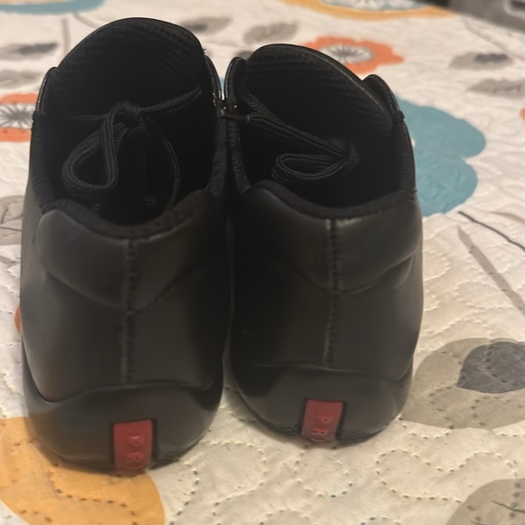 Prada - Picture 3 of 6